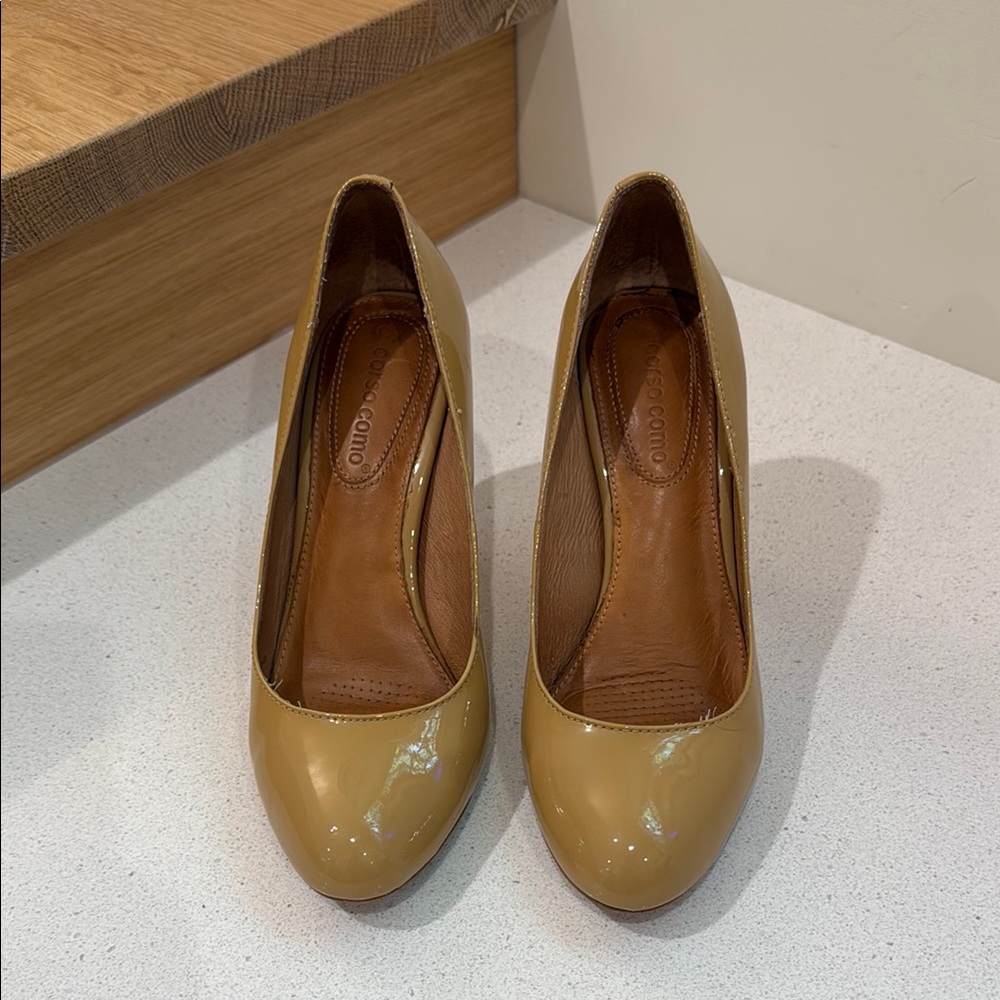 Corso Como Round Toe Leather Pumps in Women’s Size 5.5